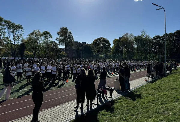 У нововолинському ліцеї діти зібрали понад 130 тисяч для ЗСУ (фото)