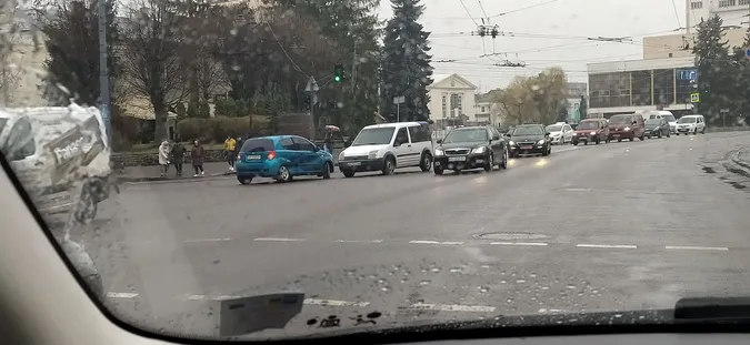 У центрі Луцька – аварія (фотофакт)