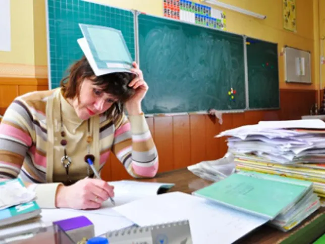 Мінфін хоче скоротити кількість вчителів, а тоді підвищити зарплати: освітяни обурені