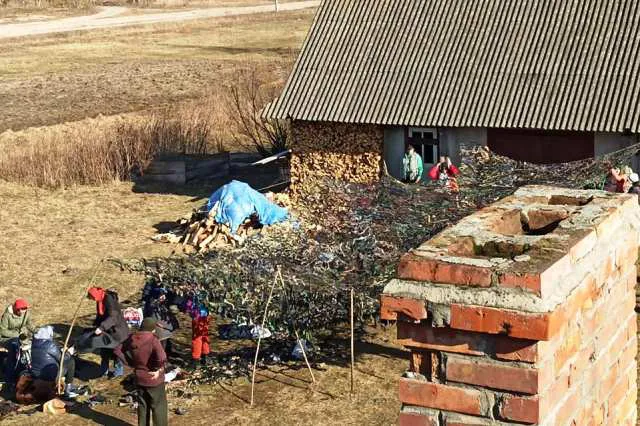 Були браконьєрські – стали маскувальні:  екоінспектори Волині плетуть сітки