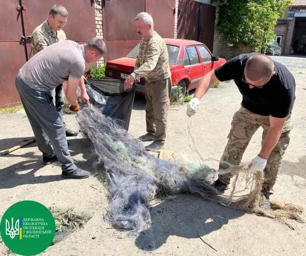 На Волині порізали-порубали 5,4 км браконьєрських сіток (фото)
