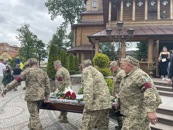 На Волині попрощалися з 28-річним захисником Андрієм Лавренюком (фото)