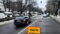 У центрі Луцька легковик збив хлопця на переході (фото)