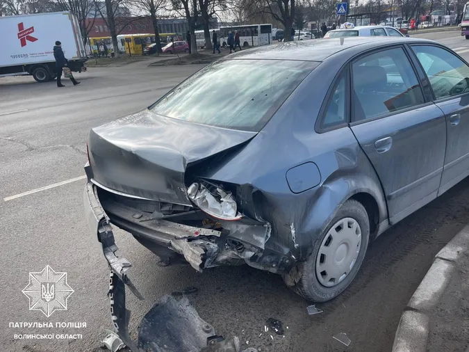 Невдало перестроївся: у Луцьку зіткнулися Audi та Nissan (фото)