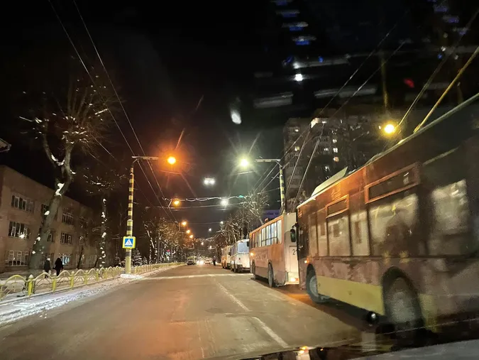 У Луцьку - затор із тролейбусів (фото)