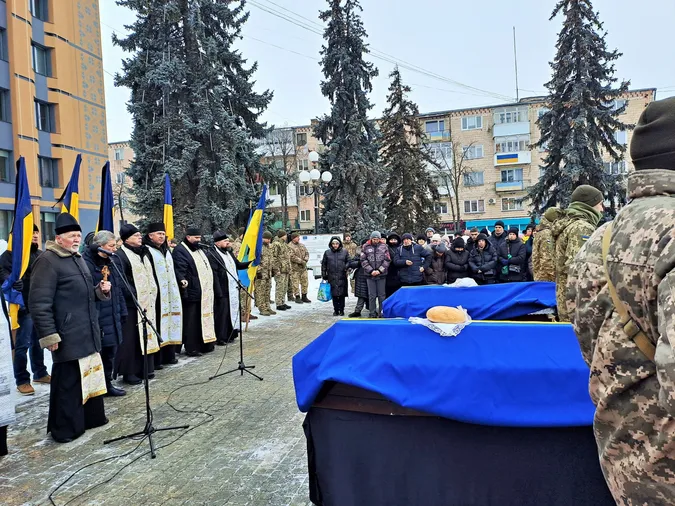 Ковель навколішки попрощався з Героями Миколою Сичем та Андрієм Вдовиченком, які два роки були зниклими безвісти