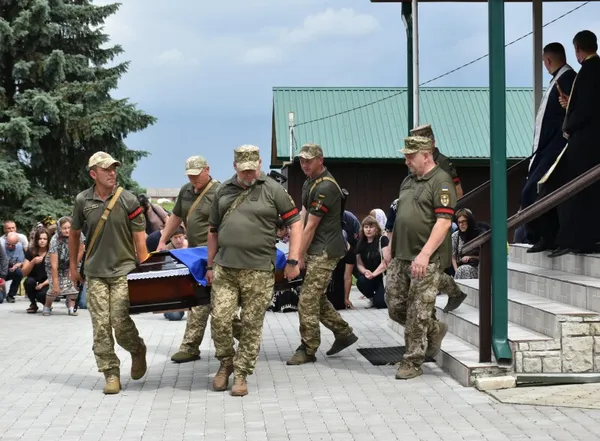 У Луцькому районі попрощалися із захисником Богданом Романчуком (фото)