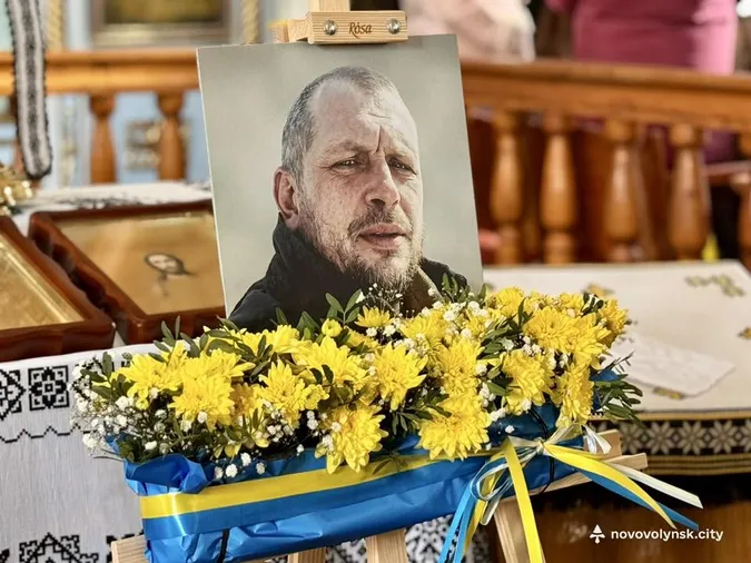 Назавжди в строю: у Нововолинській громаді поховали воїна Артема Габера (фото)