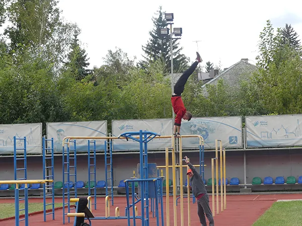 «Jump Squats»: луцькі студенти «флешмобили» на стадіоні (фото)