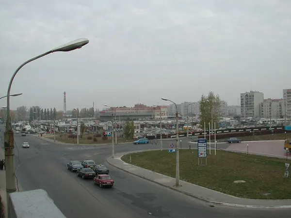 Привіт із минулого: луцька «варшавка» 2000-го (фото) 