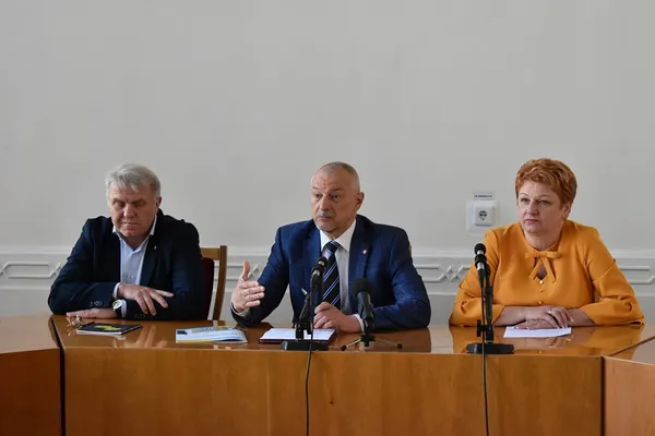 У волинські ОТГ поїдуть дев’ять нових шкільних автобусів