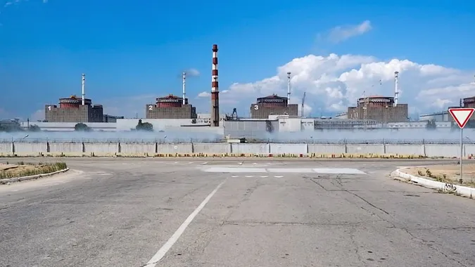 Ворог обстрілами повністю знеструмив Запорізьку АЕС