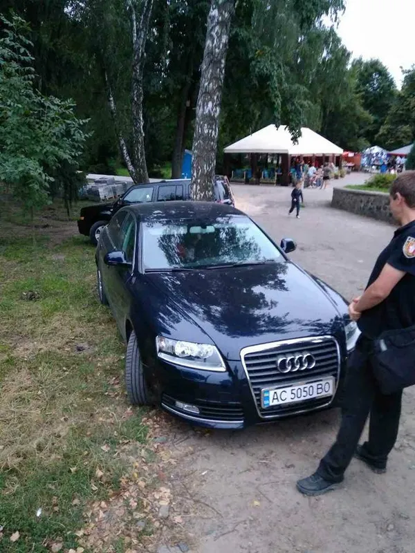 Луцькі муніципали спіймали «елітного автохама» (фото) 