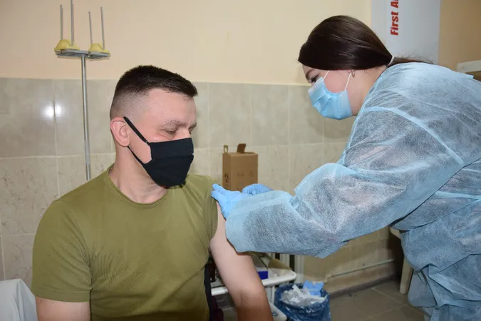 Луцькі прикордонники вакцинуються проти COVID-19 (фото)