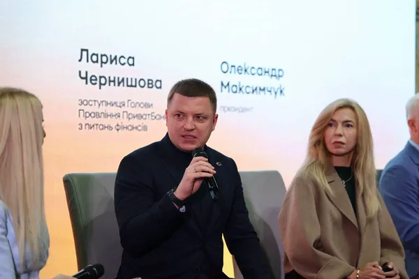 Від «зборів на картку» до системної допомоги: у Луцьку обговорили майбутнє української благодійності (фото)