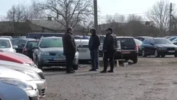 На автобазарі у Луцьку – скандал між перекупами: що там сталося (відео)