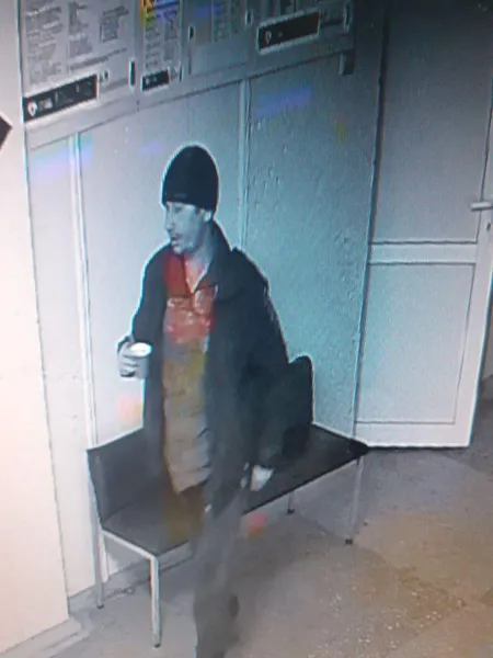 Волинські поліцейські шукають чоловіка, який вкрав подовжувач до кабелю (фото)