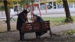 У Ковелі члени двох ДВК «уточнювали» виборчу документацію у парку на лавці