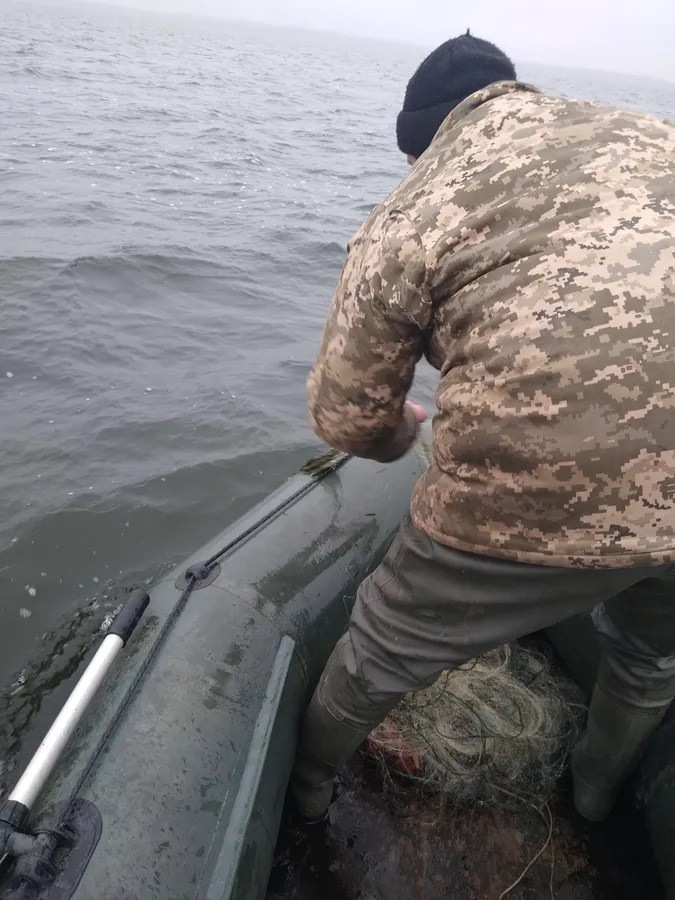 З озера Люцимер витягли пів кілометра риболовецьких сіток (фото)