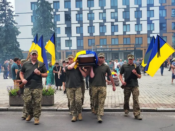 У Ковелі віддали останню шану 49-річному воїну Віталію Мартинюку (фото)