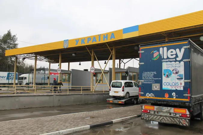 Луцькі прикордонники кажуть, що біля «Ягодина» скупчень немає