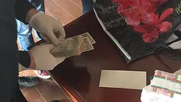 У Луцьку на хабарі затримали керівника підрозділу облспоживспілки (фото)