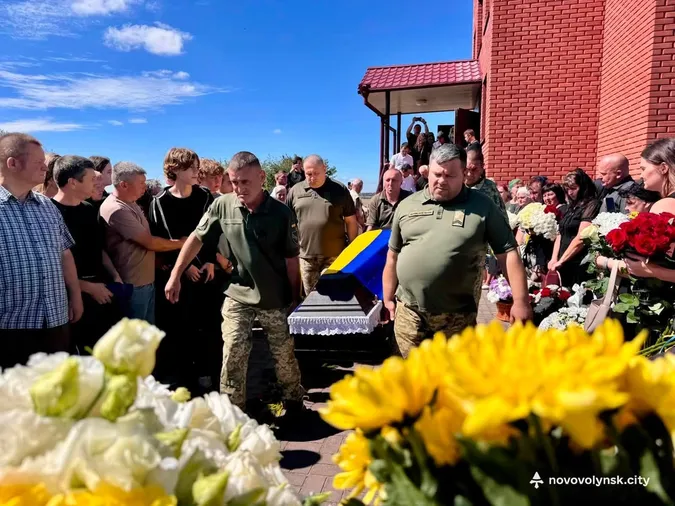 Назавжди 30: на Волині попрощалися із Героєм Миколою Мурмилем (фото)