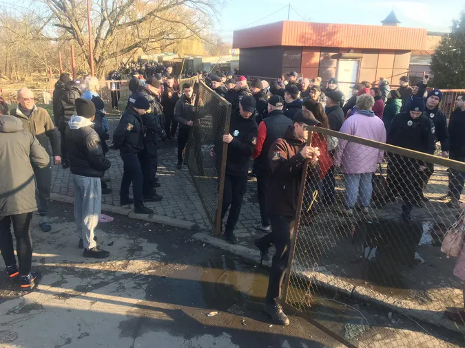 Демонтаж на Старому ринку в Луцьку: знову розгорівся конфлікт (фото)