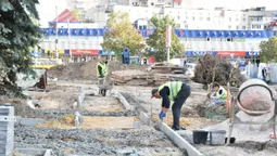 Екопарковка, плитка, бордюри: що зробили біля луцького РАЦСу (фото)