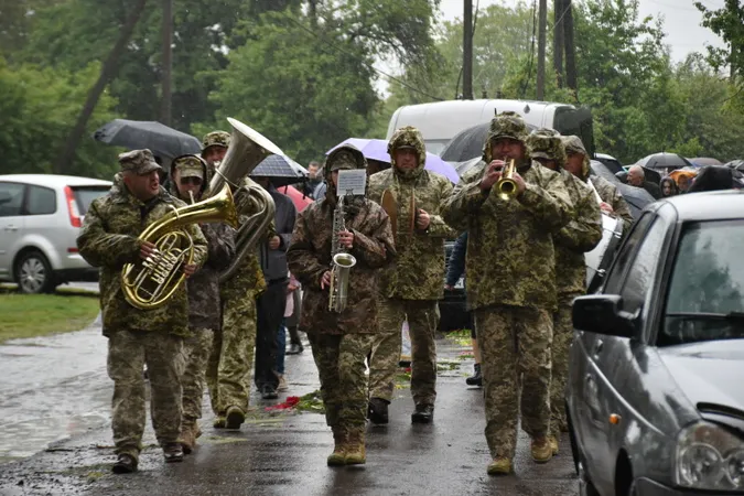 Загинув на Донеччині: Луцька громада попрощалася з Вячеславом Терьохіним (фото)
