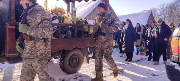 На Волині провели в останню путь захисника Валерія Демуся (фото)