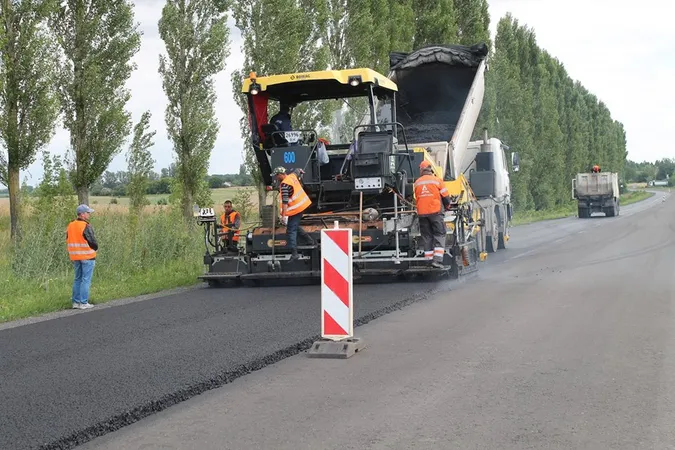 Ремонт дороги з Луцька до Володимира перевірить спеціальна лабораторія 