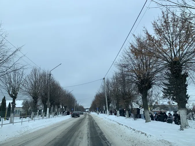 На Волині провели в останню дорогу 42-річного воїна з Волині Валерія Михальського (фото)