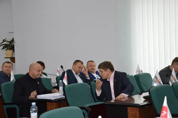 Як завжди міжфракційні розмови