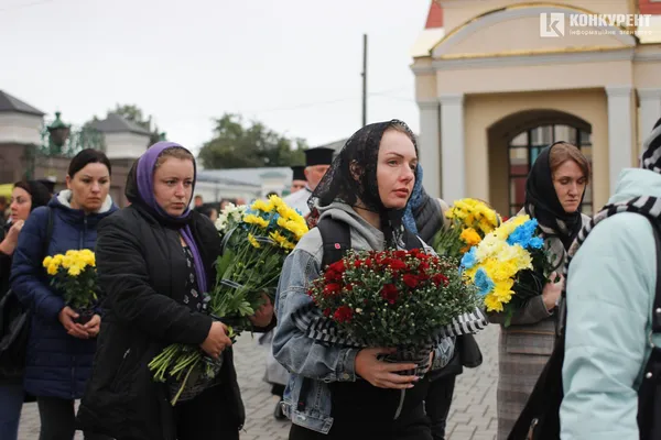 «Був доброю душею»: у  Луцьку попрощалися із воїном Юрієм Сапожником (фото, відео)