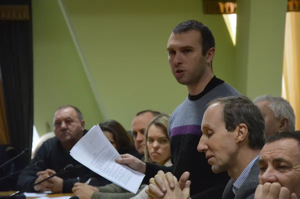 Борис Гайда зачитує звернення підприємців