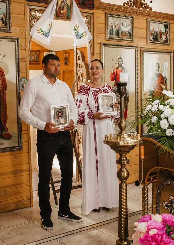 💖💒 Луцька громадська діячка повінчалася з коханим-військовим (фото)