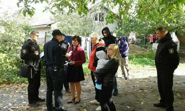 У Луцьку власники незаконних гаражів намагались викрасти засоби демонтажу (фото)