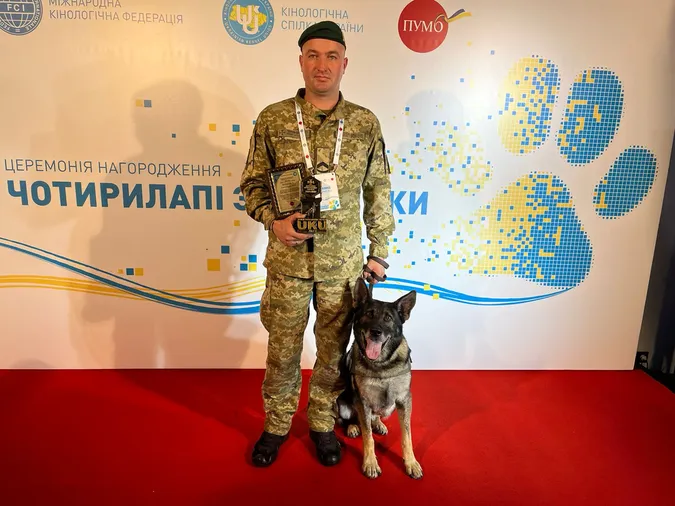 Чотирилапий прикордонник з Волині отримав відзнаку за знайдені наркотики (фото)