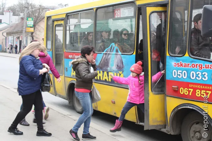 Нема учнівського - їдь за повною ціню: у Луцьку запровадядь єдиний зразок учнівського квитка
