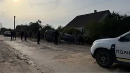 На Волині дві машини підрізали авто ТЦК: воно перекинулося, є тяжко травмовані (відео)