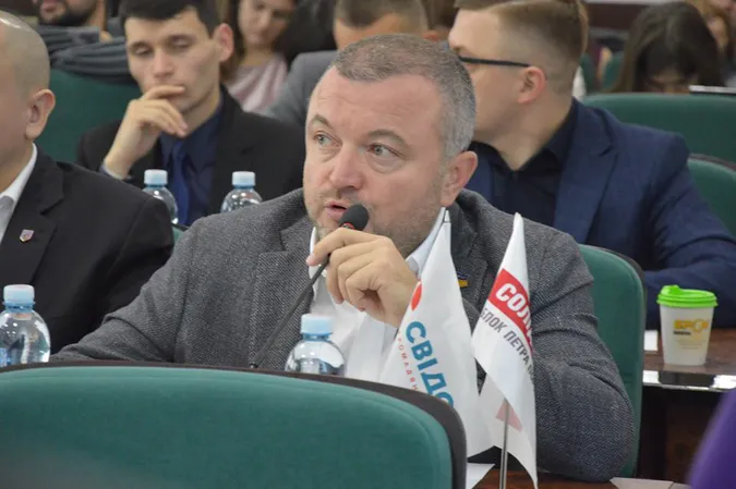 Повертаємося в 90-ті: Андрій Покровський прокоментував стрілянину на Набережній