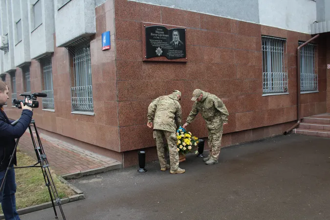 У Луцьку вшанували пам'ять загиблого в АТО капітана СБУ (фото)