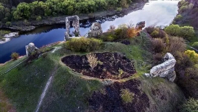 Найдосконаліший оборонний замок Волині розібрали на будматеріали – серед руїн і досі блукає привид графині