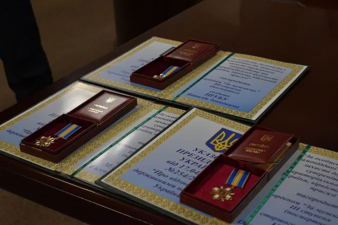 Рідним загиблих волинських захисників передали державні нагороди (фото)