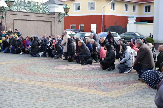 Небо плакало: Луцьк навколішки прощався з загиблим на Курщині бійцем Віктором Калеником