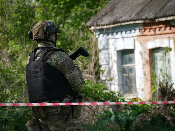 На Хмельниччині правоохоронці ліквідували нападника, який розстріляв капітана поліції (фото)