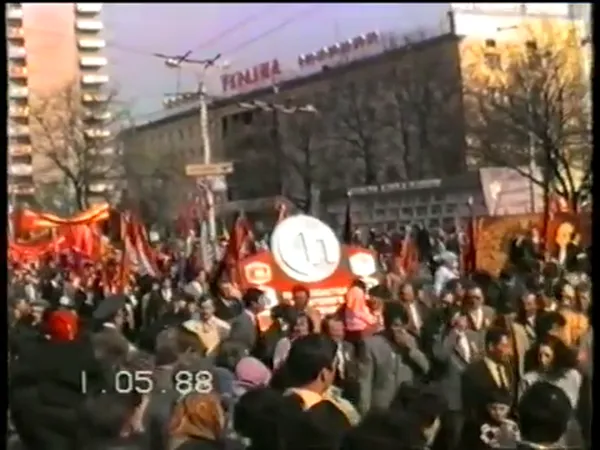 Як Луцьк на першотравневий парад ходив у 80-х роках (ВІДЕО, ФОТО)