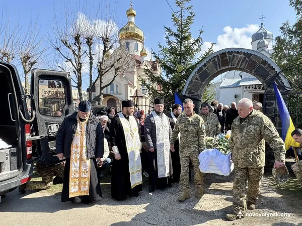 Назавжди 39: на Волині провели в останню дорогу воїна Руслана Семенюка (фото)