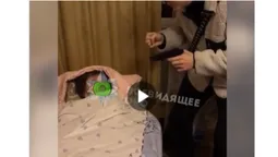 «Не стріляй»: у Києві підлітки заради відео знущалися з лежачої бабусі (відео)